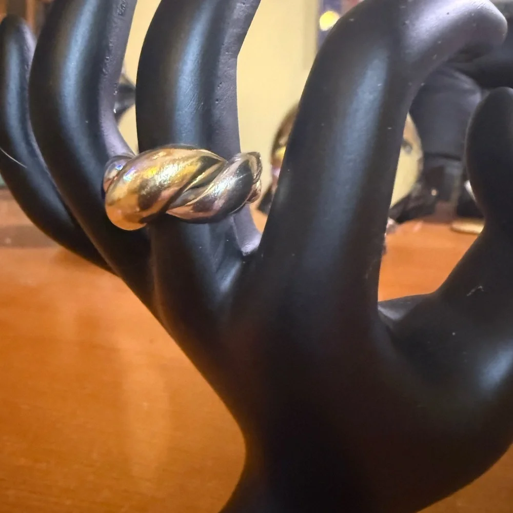 Gold Twisted Knot Ring - Picture 3 of 13